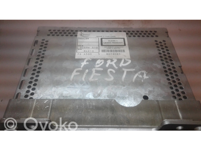 Радио/ проигрыватель CD/DVD / навигация