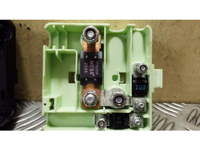 Узел подключения плюсовых проводов