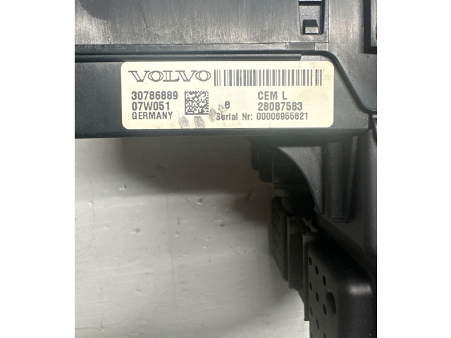 Блок предохранителей 30786889 Volvo S60