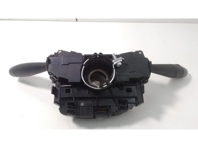 Мултифункционный включатель управления / ручка