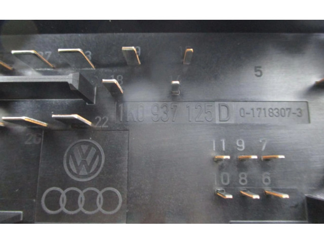 Блок предохранителей 1K0937125D Skoda Yeti (5L)