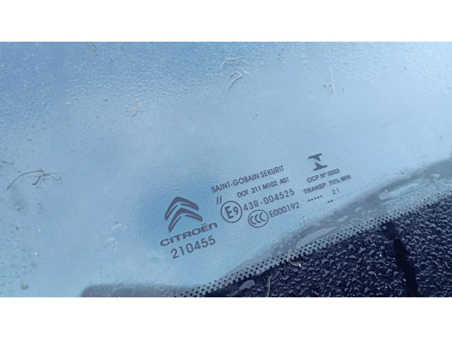 Переднее стекло