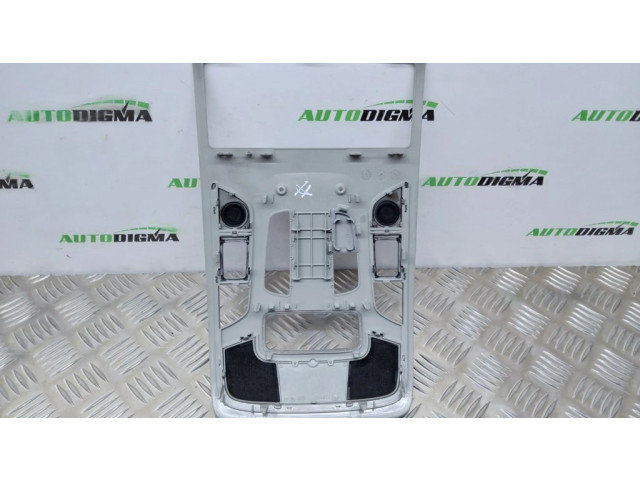 Фонарь освещения передних мест