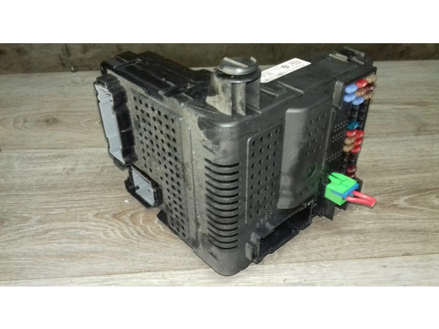 Блок предохранителей 28073267, 30795114   Volvo V70    