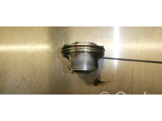 Píst 11257551550 BMW 1 E81 E87 pro benzínový motor 2.0