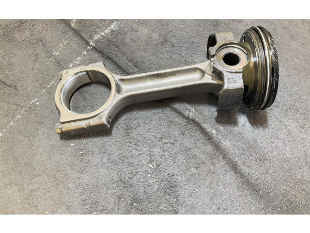  Поршень с шатуном    Renault Trafic III (X82)  