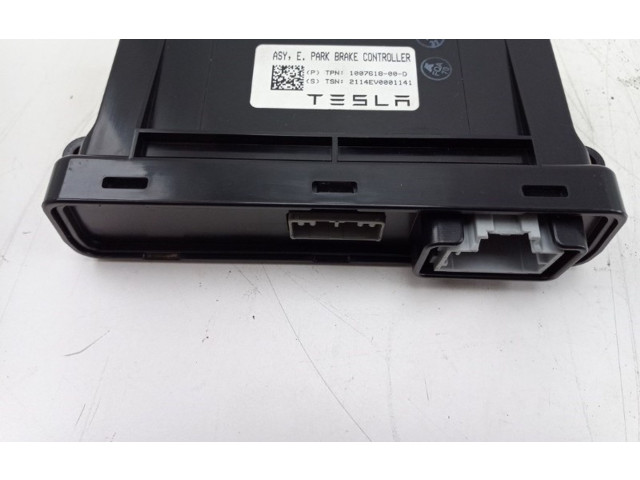 Модуль управления ручным тормозом 100761800D, 100761800D   Tesla Model S