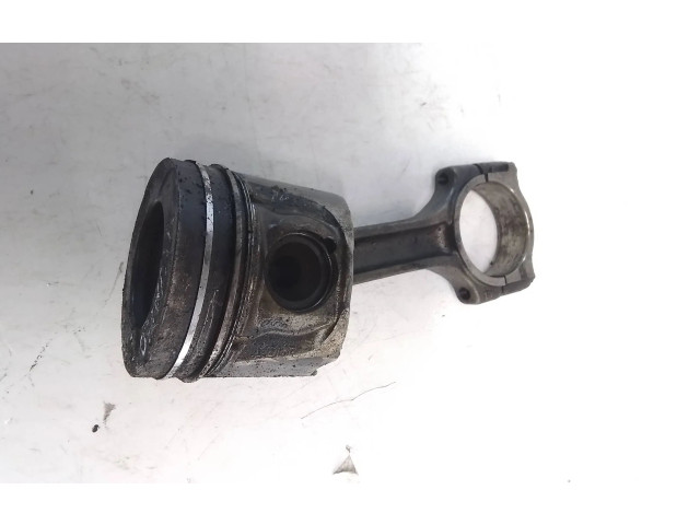 Píst Opel Vivaro M9R692