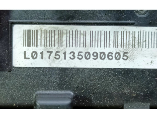 Pojistková skříňka 33568881 Volkswagen PASSAT