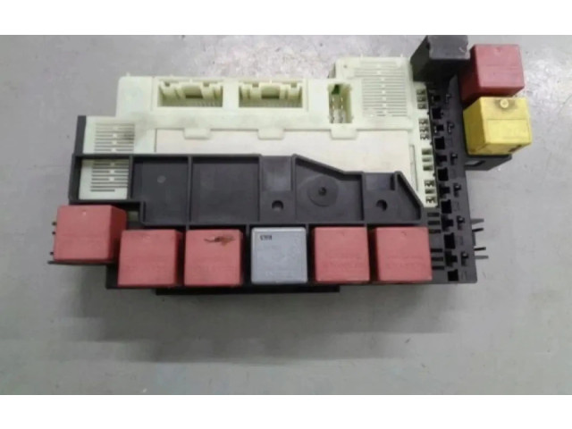 Блок предохранителей Renault Clio II