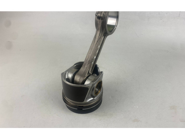 Поршень с шатуном    04LA, 04LADE   Volkswagen Golf VII