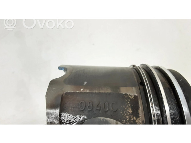 Píst 0840C BMW 1 E81 E87 pro naftový motor 2.0