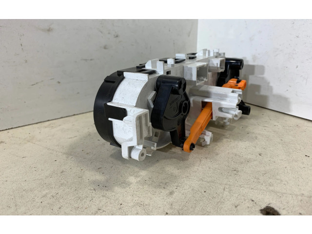 Блок управления климат-контролем E1063071   Peugeot 2008 I