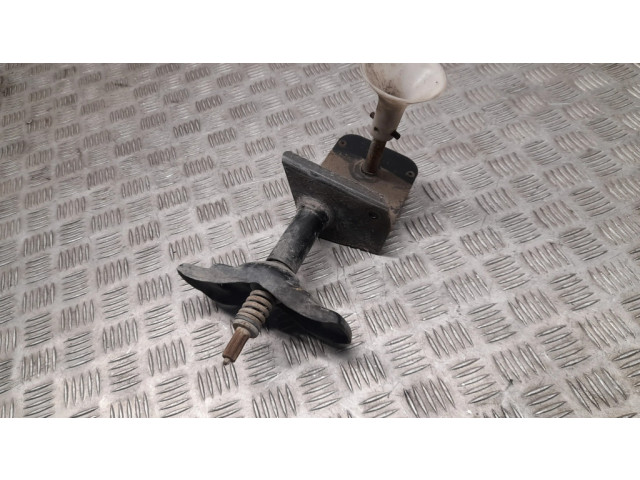 Крепежный винт (запасное колесо)