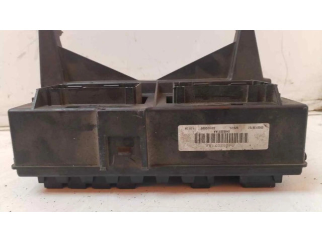 Блок предохранителей 04692071aa Jeep Grand Cherokee (WK)