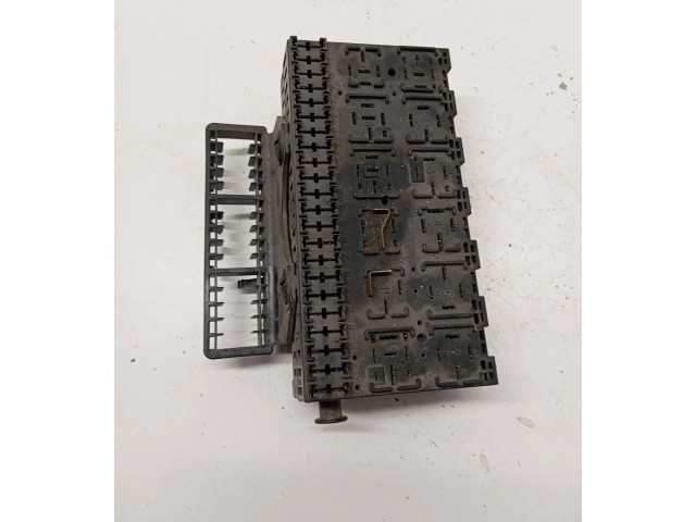 Блок предохранителей  357937039   Volkswagen Transporter - Caravelle T4    