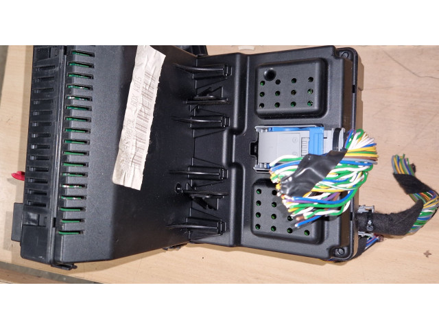 Блок предохранителей 30765149 Volvo S60