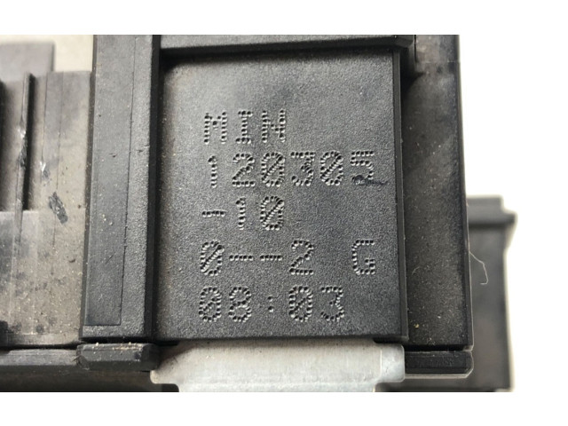 Pojistková skříňka 0-1670658-1 Mercedes-Benz GLK (X204) 2008