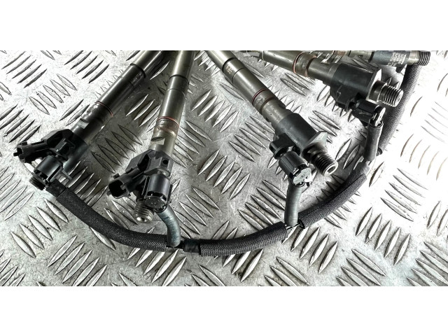 Комплект форсунок 31272690, 31272690    Volvo V60  D5244T15 