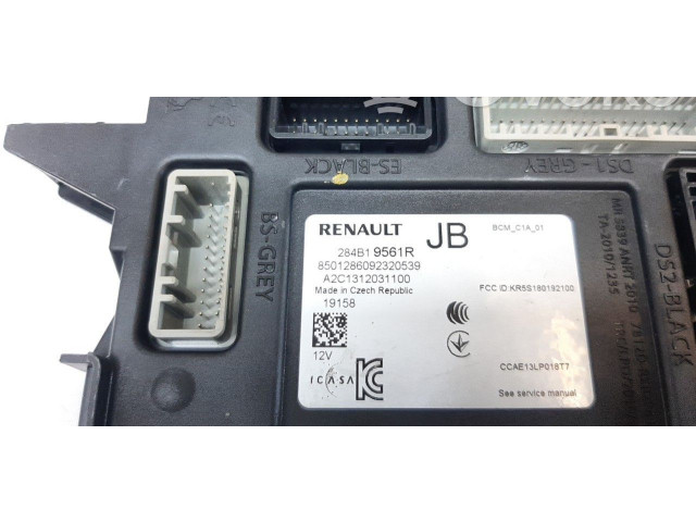 Блок комфорта 284B19561R Renault Clio IV