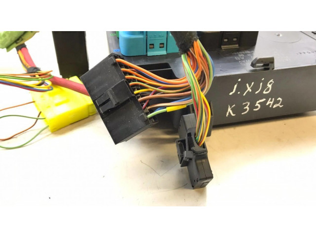 Блок предохранителей LNF2822AB, 518020201 Jaguar XJ X308