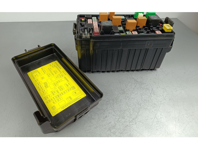 Блок предохранителей  8238036210   SsangYong Rexton    