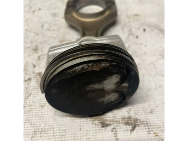 Píst 7838623 BMW M3 pro benzínový motor 4.4