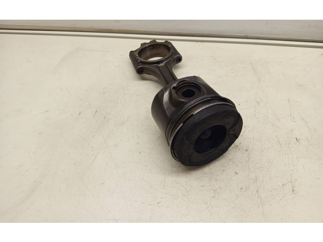  Поршень с шатуном  81L794  Volvo XC90  