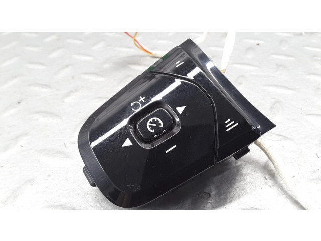 Кнопки рулевого колеса