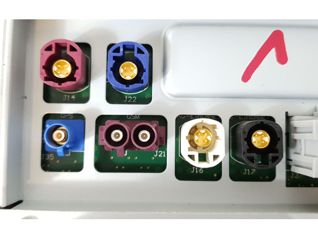 Дисплей    1045006-00-D, 6008905-00-C   Tesla Model S