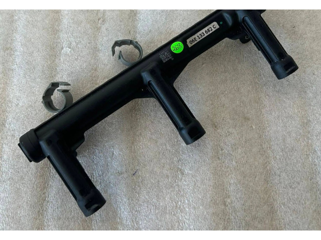 Vstřikovací lišta 06E133682C Audi Q7 4M