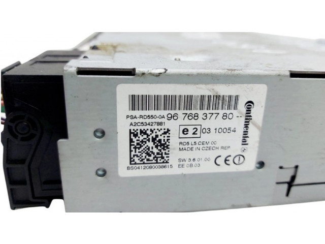 Радио/ проигрыватель CD/DVD / навигация