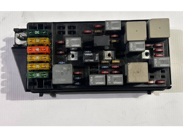 Pojistková skříňka 15329394 Chevrolet Corvette C5 2000