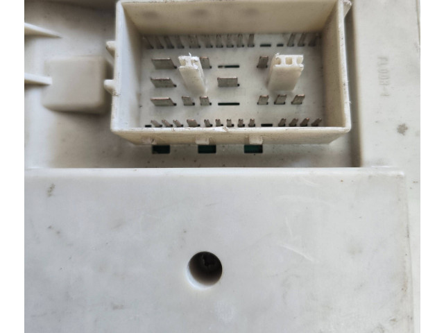 Блок предохранителей 31254903, 519096804   Volvo C30    