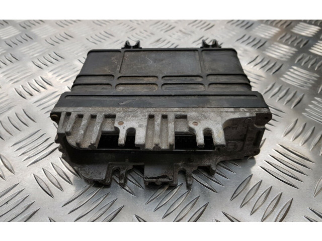 Блок управления двигателя 032906026G, 0261203647 Volkswagen Golf III