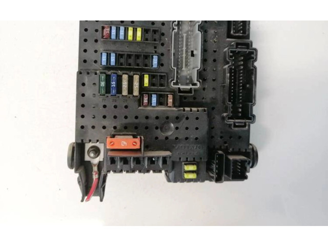 Блок предохранителей  28017881, 28017881REM   Volvo V70    