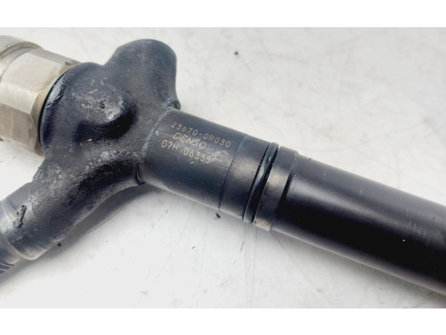 Vstřikovač 236700R030 Toyota Avensis T250