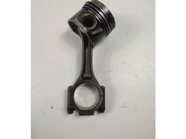  Поршень с шатуном  038J  Volkswagen PASSAT B6  