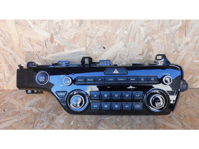 Радио/ проигрыватель CD/DVD / навигация