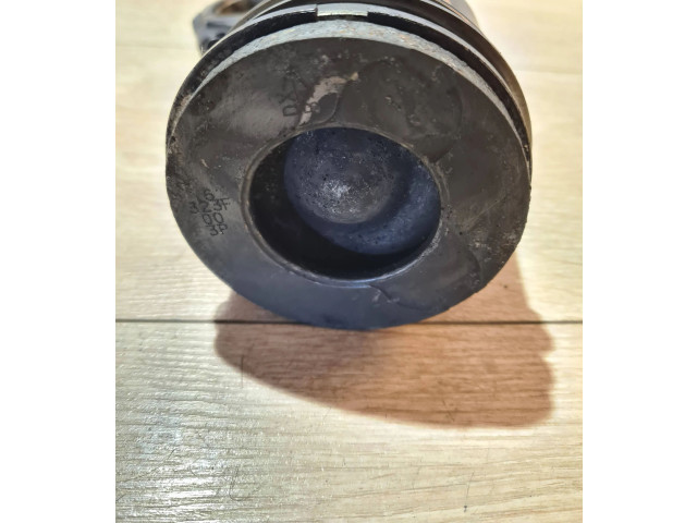 Поршень с шатуном Volvo V70