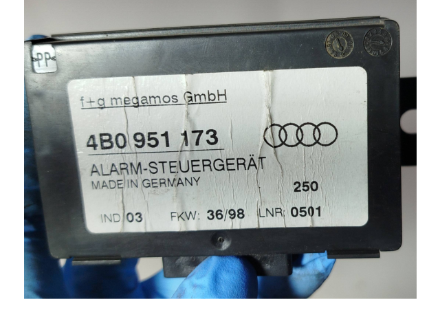 Блок управления сигнализации    4B0951173   Audi A6 S6 C5 4B