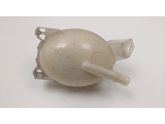 Расширительный бачок охлаждающей жидкости