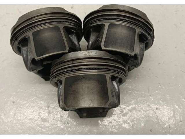  Поршень    Audi A3 S3 8L  