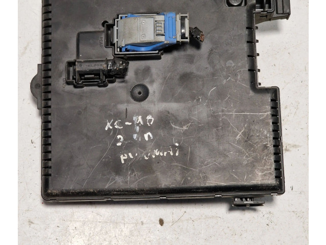 Блок предохранителей 8676391, 12217799   Volvo XC90    