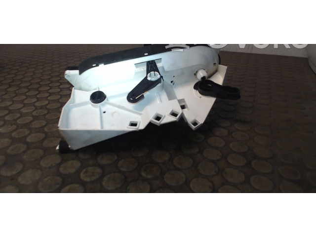 Блок управления климат-контролем Mitsubishi Carisma