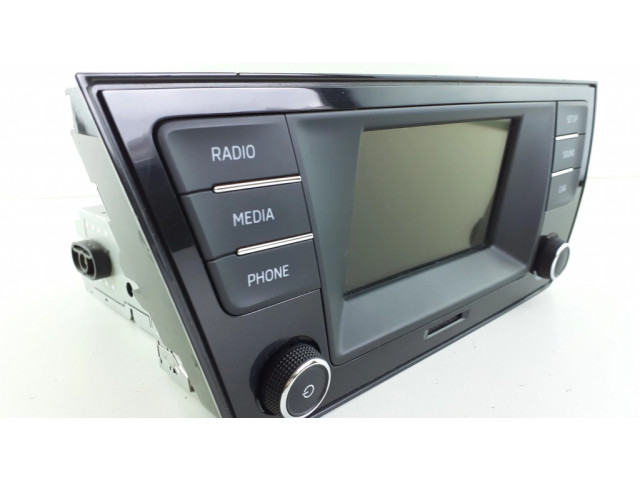 Радио/ проигрыватель CD/DVD / навигация