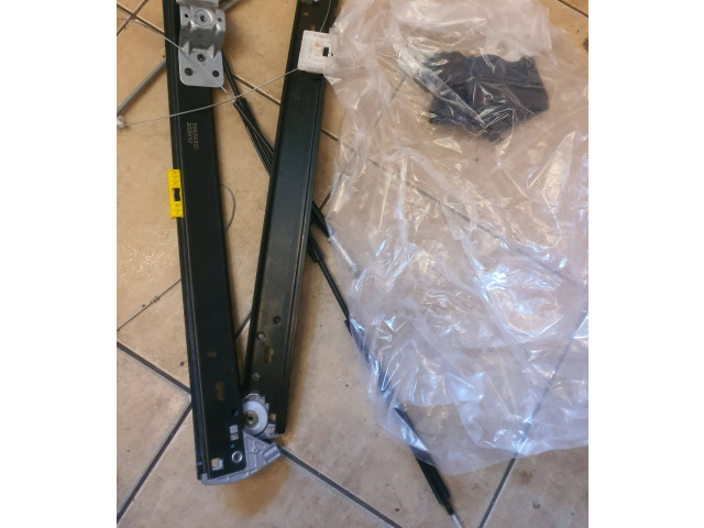 Передняя рамка дверного стекла 55820820, 202012   Audi A4 S4 B6 8E 8H