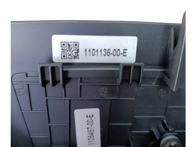 Дисплей    108954300J, 110506100J   Tesla Model 3