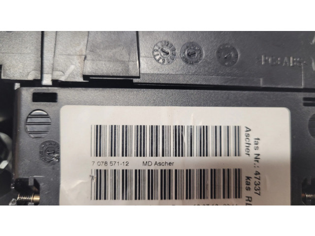 Передняя пепельница