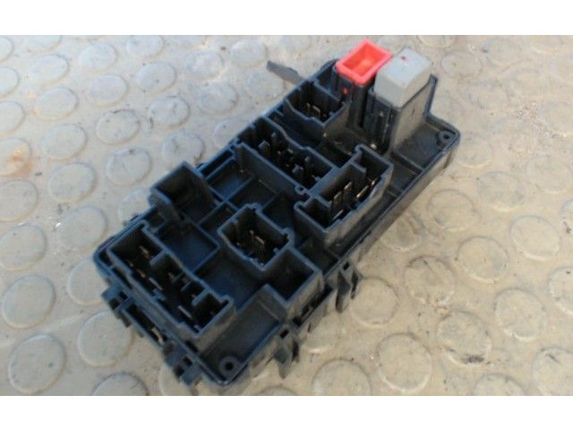 Pojistková skříňka 0K5526, 0000 KIA Carnival 1999